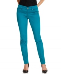 Seven's petite jegging comes in an array of brilliant washes and a smooth sateen fabric! Seven's petite jegging comes in an array of brilliant washes and a smooth sateen fabric!