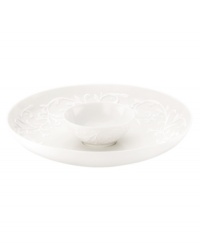 With an elegant white-on-white pattern featuring an embossed vine motif and radiant glaze, the Opal Innocence Carved chip and dip gets your table set for refined snacking every day. With an elegant white-on-white pattern featuring an embossed vine motif and radiant glaze, the Opal Innocence Carved chip and dip gets your table set for refined snacking every day.