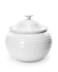 From celebrated chef and food writer, Sophie Conran, comes this artfully designed covered casserole dish. Created with the foodie in mind, this versatile dish transitions from cookware to dinnerware with the utmost ease. From celebrated chef and food writer, Sophie Conran, comes this artfully designed covered casserole dish. Created with the foodie in mind, this versatile dish transitions from cookware to dinnerware with the utmost ease.
