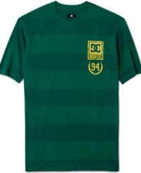 With a sporty stripe, this t-shirt from DC Shoes will always come in a winner. With a sporty stripe, this t-shirt from DC Shoes will always come in a winner.