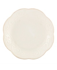 With fanciful beading and a feminine edge, these Lenox French Perle dessert plates are a great addition to your white dinnerware and have an irresistibly old-fashioned sensibility. Hard-wearing stoneware is dishwasher safe and, in a soft white hue with antiqued trim, a graceful addition to any meal.