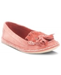 Casually charming. Rocket Dog's Wallace flats, with their decorative tassels at the toe, go great with pants and shorts of all colors. Casually charming. Rocket Dog's Wallace flats, with their decorative tassels at the toe, go great with pants and shorts of all colors.
