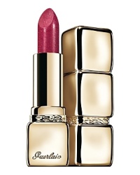 Guerlain KissKiss Strass reveals sparkling and extra-scintillating shine. Sexy and glamorous, this ultimateaccessory of seduction plays with dazzling reflections to multiply light like a kaleidoscope. Ten shimmering and sparkling shades in three different families: the Red Gold family, the Yellow Gold family, the Pink Gold family. Guerlain KissKiss Strass reveals sparkling and extra-scintillating shine. Sexy and glamorous, this ultimateaccessory of seduction plays with dazzling reflections to multiply light like a kaleidoscope. Ten shimmering and sparkling shades in three different families: the Red Gold family, the Yellow Gold family, the Pink Gold family.