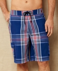 Pop in some plaid at la playa with these swim trunks from Nautica for a preppy summer beach look. Pop in some plaid at la playa with these swim trunks from Nautica for a preppy summer beach look.