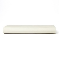 Effortless elegance. A creamy hue and high thread count distinguish this luxurious Donna Karan fitted sheet.