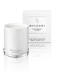 Reassuring, comforting and intimate, the Eau Parfumée au Thé Blanc candle is a luxuriously elegant expression of sensory pleasure to create the perfect ambiance in any room. A floral, woody musk structured around white tea evokes a pleasing sense of calmness. Burn time: 50 hours. Made in Italy. 