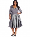 Jessica Howard Women's Plus-Size 3/4 Sleeve Rouched Waist V-Neck Dress