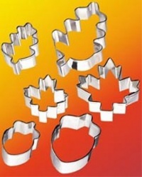 Wilton Leaves and Acorns 9-Piece Aluminum Cookie Cutter Set Wilton Leaves and Acorns 9-Piece Aluminum Cookie Cutter Set