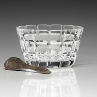 This 19th century inspired salt is both classical and contemporary, with its finely defined cutting. Useful for not just salt but also sauces, pickles and mustards! This 19th century inspired salt is both classical and contemporary, with its finely defined cutting. Useful for not just salt but also sauces, pickles and mustards!
