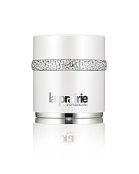 The White Caviar Illuminating Système combines luxury and innovative technology to offer the most advanced anti-pigmentation and firming benefits available from cosmetic treatments. It is a multi-tasking système of fast-penetrating formulas that drench skin with moisture, each product adding to brilliant lightening, brightening and lifting effects with unparalleled luxury. The White Caviar Illuminating Cream contains powerful actives for lightening, detoxifying, moisturizing and firming in one formula. This blissfully light and luxurious cream drenches the skin with moisture as it lightens, brightens, and lifts, giving you a more even skin tone, with improved firmness. Pearlescent powders in the cream give immediate illumination while a complex of brightening ingredients works to control age spots and discoloration on the skin's surface. Continued use gives you brighter, younger-looking skin as dark spots are prevented, and your skin is firmed, moisturized, and protected from environmental damage.Over time, you'll be rewarded by extraordinary results: age spots are diminished, surface darkness fades away, future spots are put on hold, and iridescent pigments reflect light brilliantly, as luminosity is restored and amped to a glowing radiance. The White Caviar Illuminating Système combines luxury and innovative technology to offer the most advanced anti-pigmentation and firming benefits available from cosmetic treatments. It is a multi-tasking système of fast-penetrating formulas that drench skin with moisture, each product adding to brilliant lightening, brightening and lifting effects with unparalleled luxury. The White Caviar Illuminating Cream contains powerful actives for lightening, detoxifying, moisturizing and firming in one formula. This blissfully light and luxurious cream drenches the skin with moisture as it lightens, brightens, and lifts, giving you a more even skin tone, with improved firmness. Pearlescent powders in the cream give immediate illumination while a complex of brightening ingredients works to control age spots and discoloration on the skin's surface. Continued use gives you brighter, younger-looking skin as dark spots are prevented, and your skin is firmed, moisturized, and protected from environmental damage.Over time, you'll be rewarded by extraordinary results: age spots are diminished, surface darkness fades away, future spots are put on hold, and iridescent pigments reflect light brilliantly, as luminosity is restored and amped to a glowing radiance.