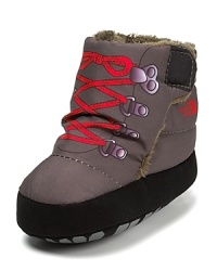 The North Face® brings you baby's first hiking booties, featuring easy-on, easy-off Velcro® and 100 g Heatseeker™ material for extra warmth. The North Face® brings you baby's first hiking booties, featuring easy-on, easy-off Velcro® and 100 g Heatseeker™ material for extra warmth.