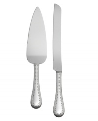 Echoing the elegant details of a wedding dress, the Grosgrain cake knife and server from Vera Wang marry clean lines in lavish silver plate with ribbon-inspired trim. Echoing the elegant details of a wedding dress, the Grosgrain cake knife and server from Vera Wang marry clean lines in lavish silver plate with ribbon-inspired trim.