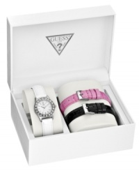 Mix and match with your outfit with this watch set from GUESS. With interchangeable exotic leather straps and a shimmering dial. Mix and match with your outfit with this watch set from GUESS. With interchangeable exotic leather straps and a shimmering dial.
