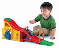 Fisher-Price Little People Wheelies Rev 'n Sounds Race Track Fisher-Price Little People Wheelies Rev 'n Sounds Race Track