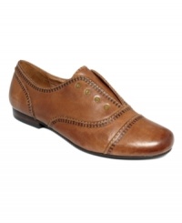 Fossil's Bobbi oxford flats look great with all of your most structured outfits. The laceless style slips on so easily. Fossil's Bobbi oxford flats look great with all of your most structured outfits. The laceless style slips on so easily.