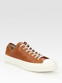 Classic Converse, designed in premium leather gives this look a sense of refinement.LeatherPadded insoleRubber soleImported Classic Converse, designed in premium leather gives this look a sense of refinement.LeatherPadded insoleRubber soleImported
