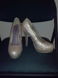 Madden Girl Toriie Platform Gold Sparkle Pump Madden Girl Toriie Platform Gold Sparkle Pump