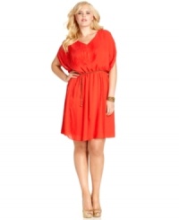 Jessica Simpson's plus size dress hits all the right style notes with an on-trend blouson silhouette, pretty pleating and a shiny chain belt for waist-defining detail. Jessica Simpson's plus size dress hits all the right style notes with an on-trend blouson silhouette, pretty pleating and a shiny chain belt for waist-defining detail.