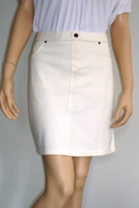 Hue Women's Chino Chic Stretch Short Skirt Almost White # U12938 (Medium (8/10)) Hue Women's Chino Chic Stretch Short Skirt Almost White # U12938 (Medium (8/10))