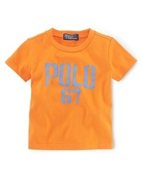 A classic tee is updated in a bold hue with a signature logo at the front. A classic tee is updated in a bold hue with a signature logo at the front.