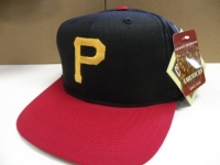 Pittsburgh Pirates 2 Tone Black Red SNAPBACK Cap Retro Pittsburgh Pirates 2 Tone Black Red SNAPBACK Cap Retro