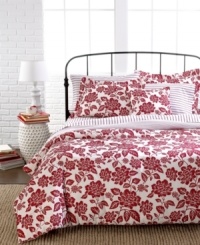 A floral escape! Plant yourself in a garden oasis with this Tommy Hilfiger Smithfield Floral comforter set. A vibrant botanic print is the focal point, while the reverse features an alternating pinstripe pattern. A floral escape! Plant yourself in a garden oasis with this Tommy Hilfiger Smithfield Floral comforter set. A vibrant botanic print is the focal point, while the reverse features an alternating pinstripe pattern.